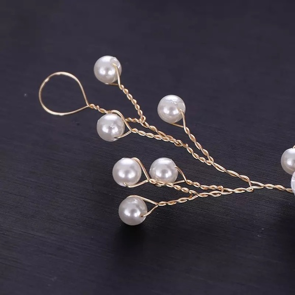 Delicate White Flower and Pearl Vine Headdress - Picture 8 of 15